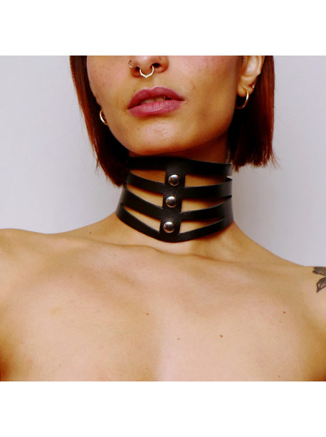 Necklace cut out of leather Black